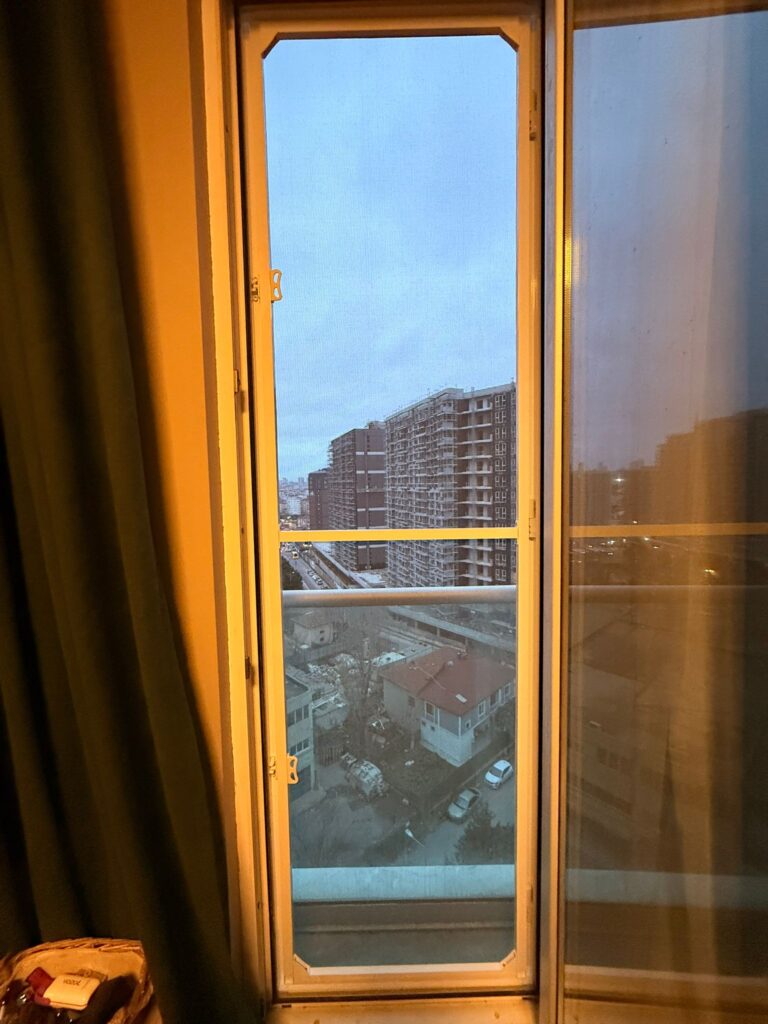 İÇE AÇILIR MENTEŞELİ KEDİ SİNEKLİĞİ